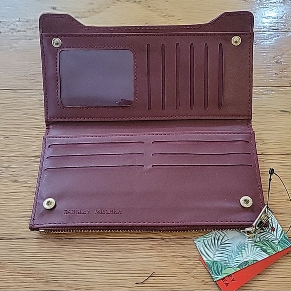 NWT BADGLEY MISCHKA Wine Quilted Long Cards Wallet Vegan Leather. - Picture 4 of 9
